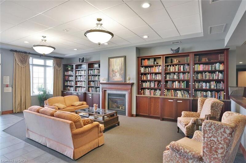 ATTATCHED BUNGALOW IN QUIET HAMILTON ADULT COMMUNITY!